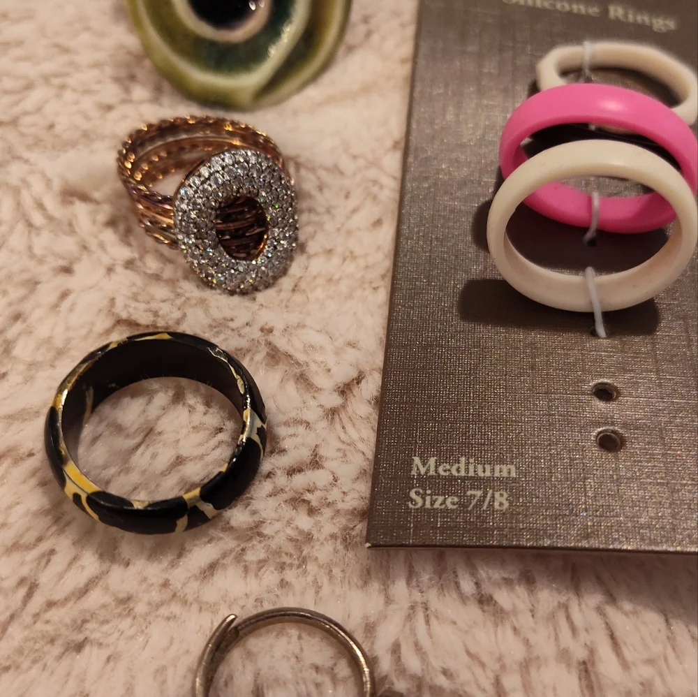 Vintage Bundle Of Rings (19 Rings) - Picture 2 of 14